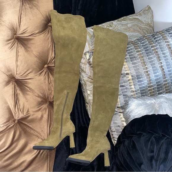 Jacquemus Les Bottes Carré Ronds boots in Khaki - Picture 5 of 14